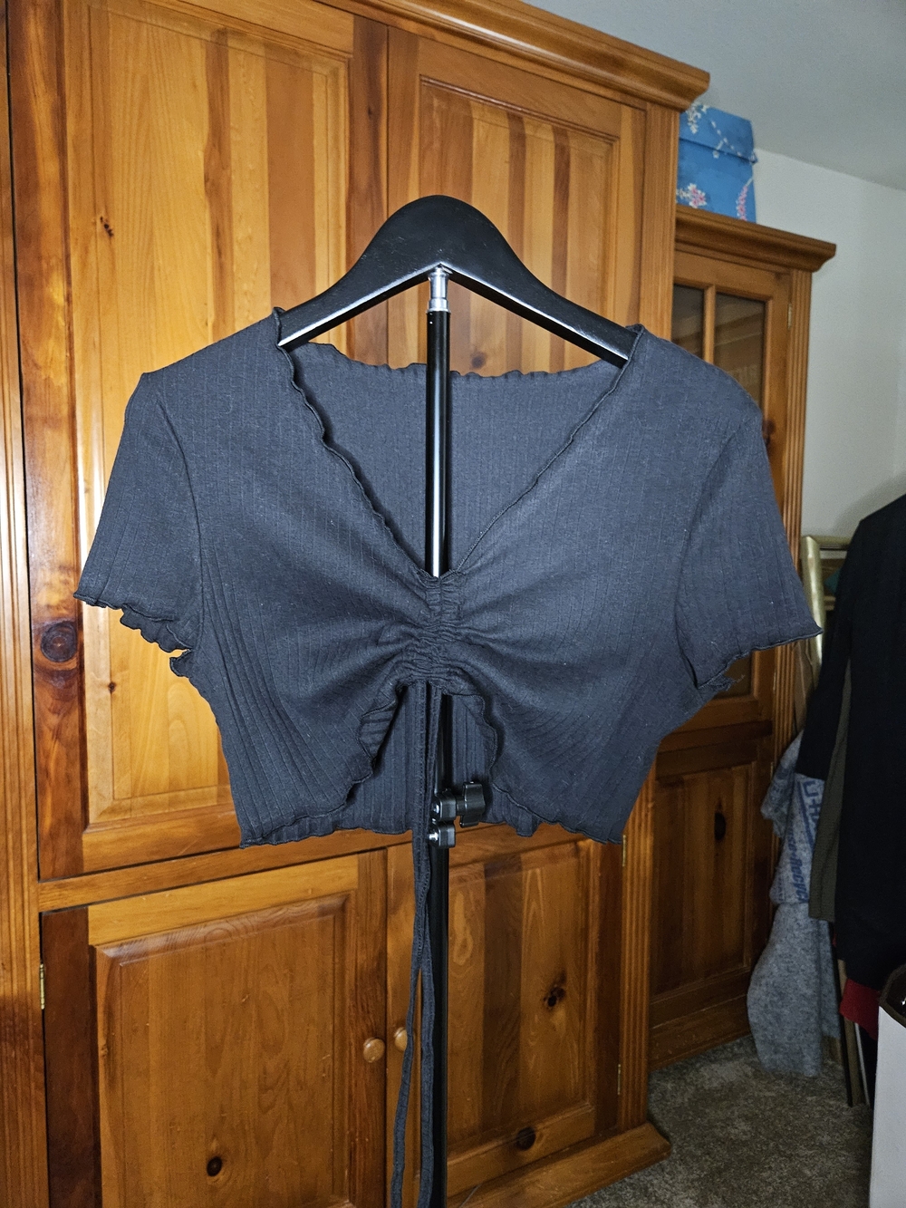 SHEIN Black Ribbed Ruched Front Crop Top